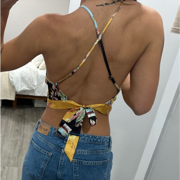 Aakaa Printed Open Back Halter Crop Top - Picture 3 of 5